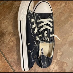 Navy blue Chuck Taylor Converse sz 9 very good condition only worn 1 time No box